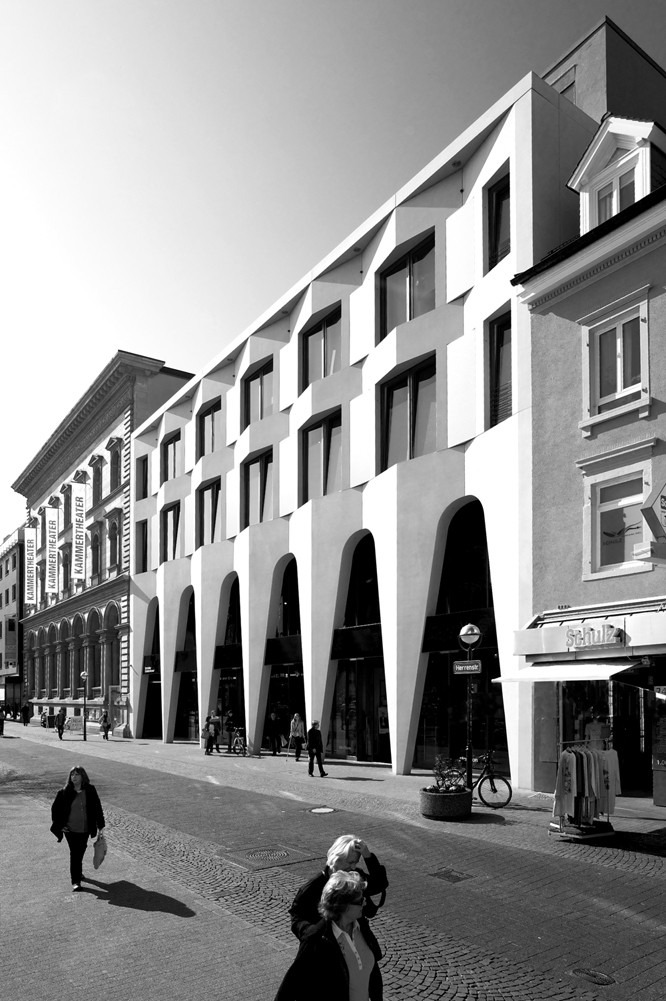 Residential, Office and Commercial Building in Karlsruhe